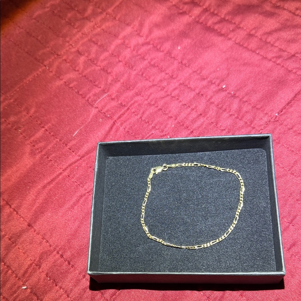 10k Solid Gold Fígaro Chain Bracelet - 7in 2mm